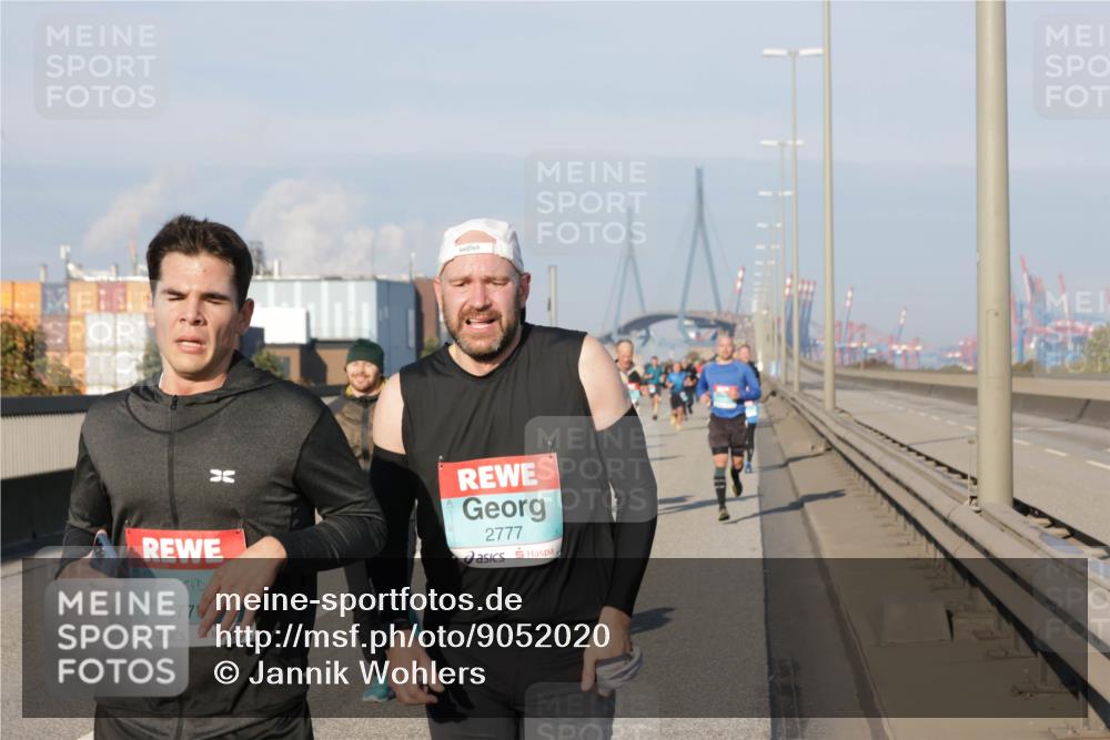 03.10.2025 - Köhlbrandbrückenlauf Jannik Wohlers http://msf.ph/oto/9052020 03.10.2025 09:46:38 Position 3 2777, 377 meine-sportfotos.de