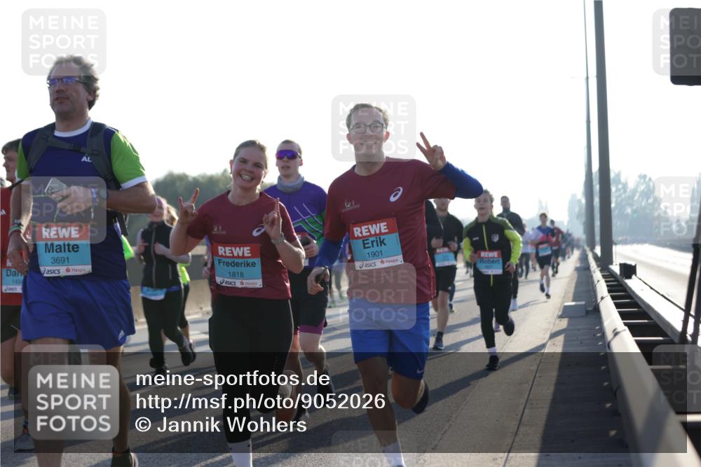 03.10.2025 - Köhlbrandbrückenlauf Jannik Wohlers http://msf.ph/oto/9052026 03.10.2025 09:19:16 Position 3 127, 145, 3691, 1818, 1901 meine-sportfotos.de