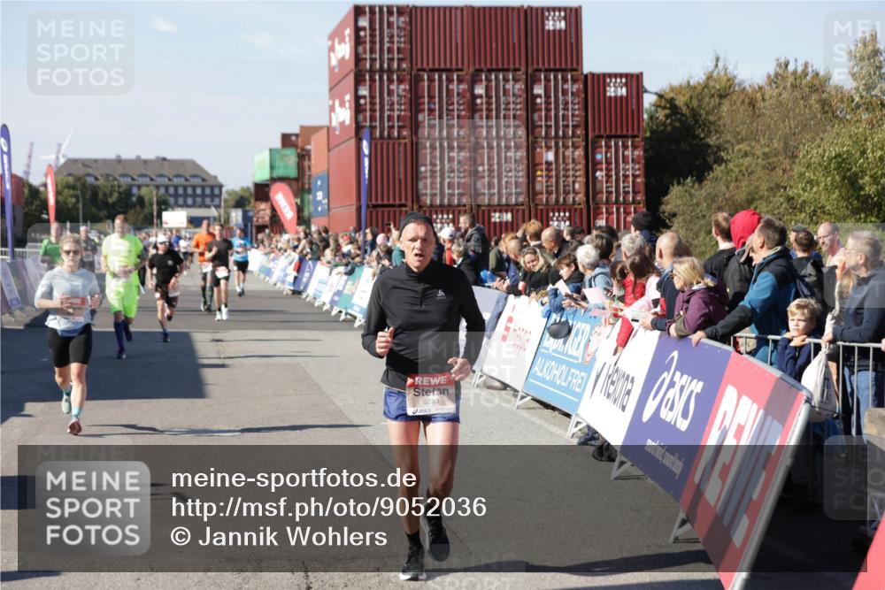 03.10.2025 - Köhlbrandbrückenlauf Jannik Wohlers http://msf.ph/oto/9052036 03.10.2025 13:08:52 Ziel 4138, 4213, 4340, 4544, 5705, 5842, 6034, 6232, 6233 meine-sportfotos.de