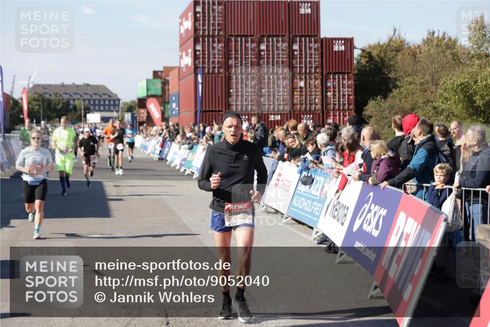 03.10.2025 - Köhlbrandbrückenlauf Jannik Wohlers http://msf.ph/oto/9052040 03.10.2025 13:08:52 Ziel 4138, 4213, 4340, 4544, 5705, 5842, 6034, 6232, 6233 meine-sportfotos.de