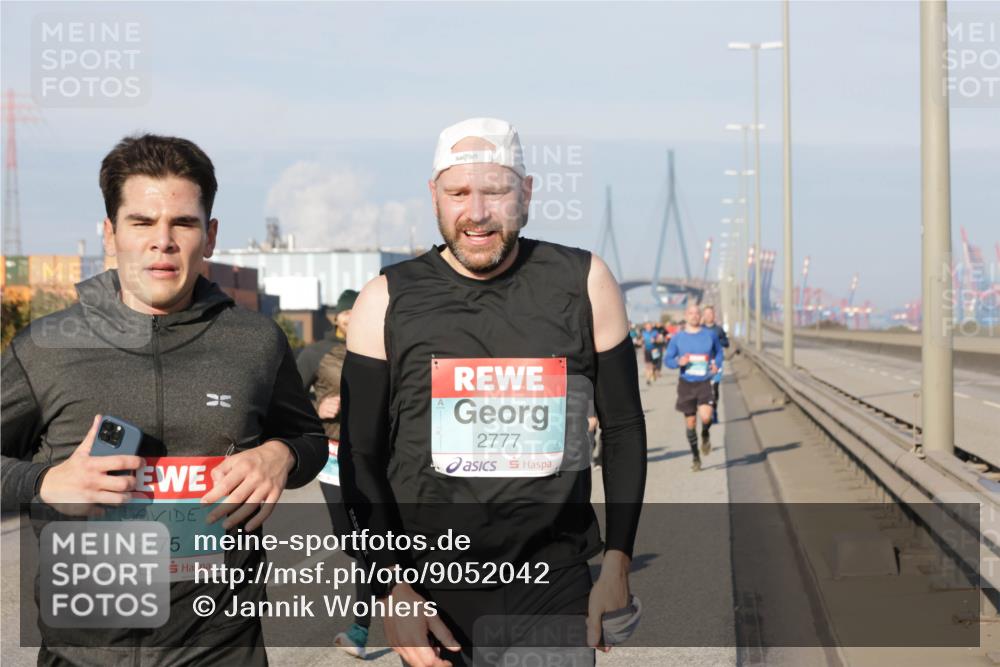 03.10.2025 - Köhlbrandbrückenlauf Jannik Wohlers http://msf.ph/oto/9052042 03.10.2025 09:46:38 Position 3 3775, 2777 meine-sportfotos.de