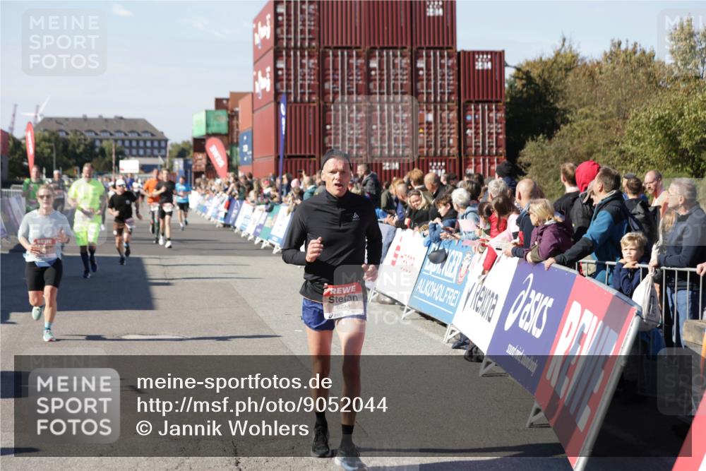 03.10.2025 - Köhlbrandbrückenlauf Jannik Wohlers http://msf.ph/oto/9052044 03.10.2025 13:08:52 Ziel 4138, 4213, 4340, 4544, 5705, 5842, 6034, 6232, 6233 meine-sportfotos.de