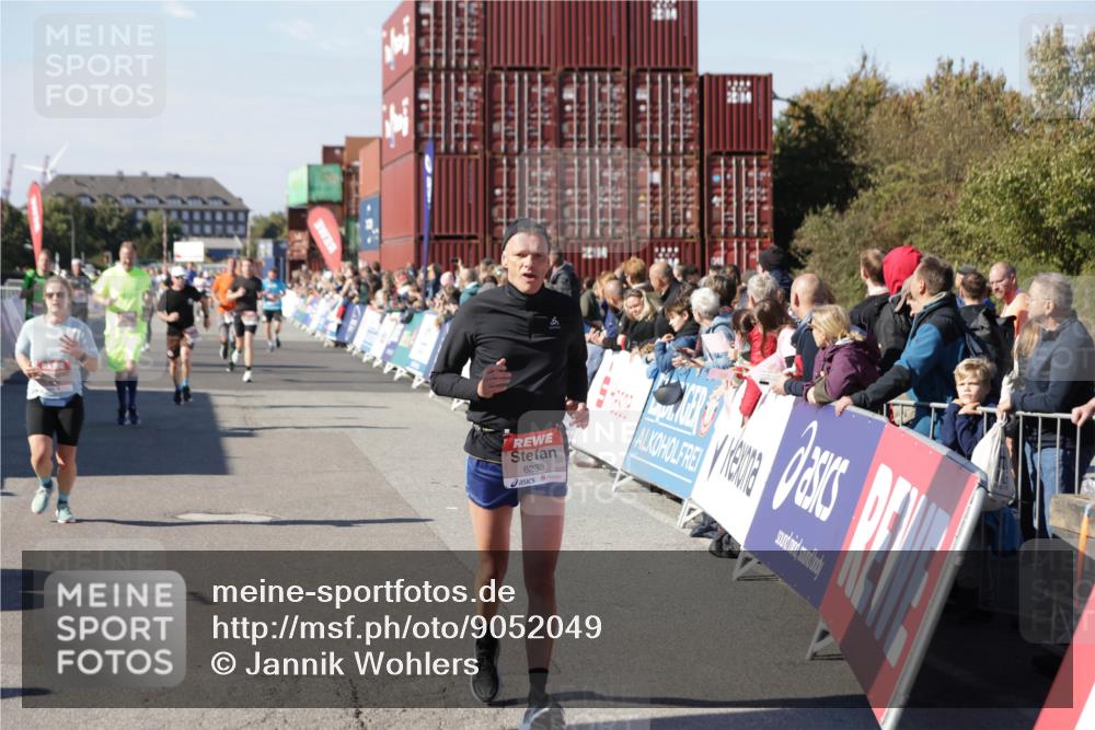 03.10.2025 - Köhlbrandbrückenlauf Jannik Wohlers http://msf.ph/oto/9052049 03.10.2025 13:08:52 Ziel 4138, 4213, 4340, 4544, 5705, 5842, 6034, 6232, 6233 meine-sportfotos.de