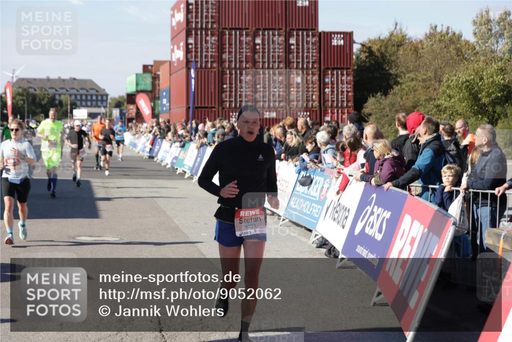 03.10.2025 - Köhlbrandbrückenlauf Jannik Wohlers http://msf.ph/oto/9052062 03.10.2025 13:08:52 Ziel 4138, 4213, 4340, 4544, 5705, 5842, 6034, 6232, 6233 meine-sportfotos.de