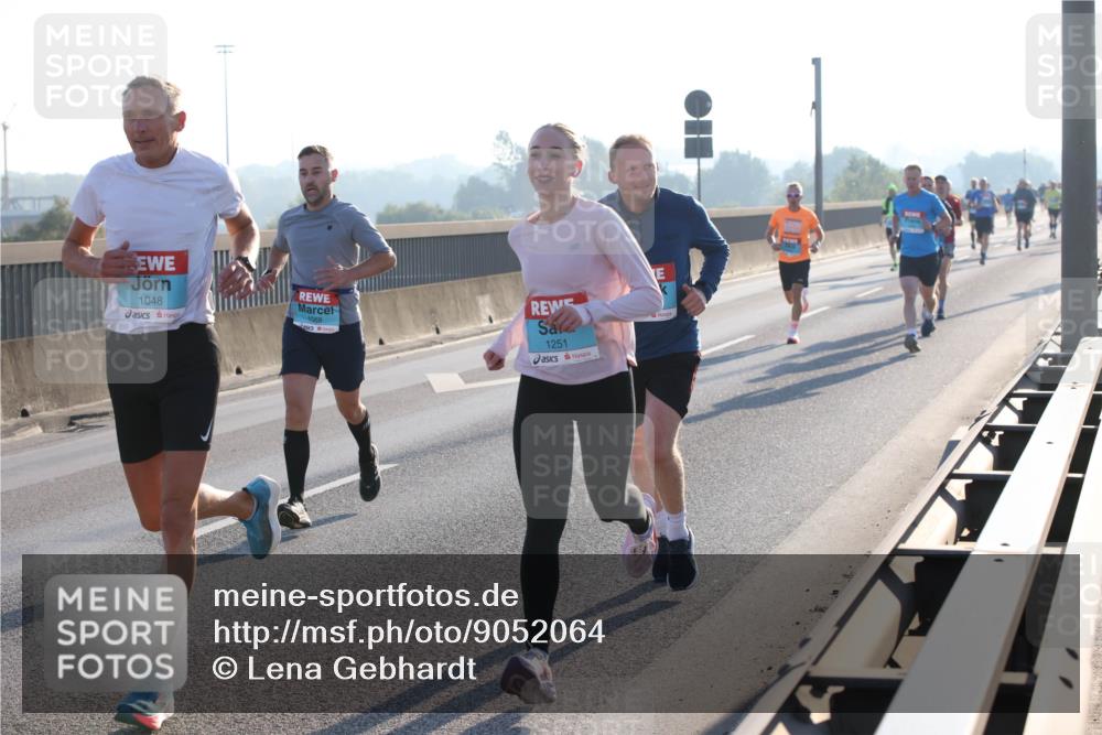 03.10.2025 - Köhlbrandbrückenlauf Lena Gebhardt http://msf.ph/oto/9052064 03.10.2025 09:15:05 Position 1 1048, 1069, 1251 meine-sportfotos.de