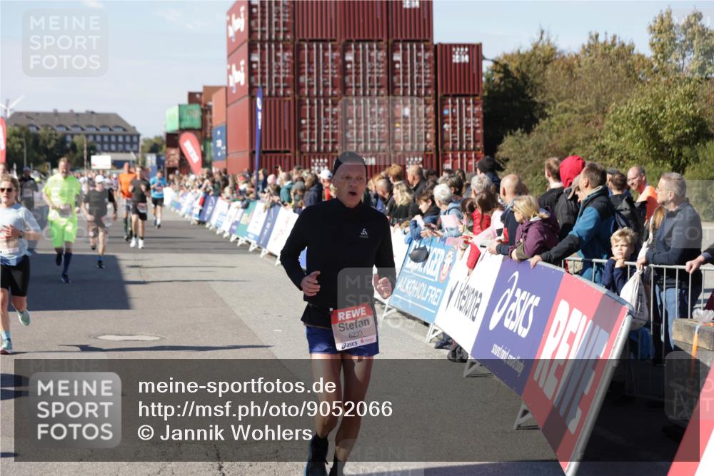 03.10.2025 - Köhlbrandbrückenlauf Jannik Wohlers http://msf.ph/oto/9052066 03.10.2025 13:08:52 Ziel 4138, 4213, 4340, 4544, 5705, 5842, 6034, 6232, 6233 meine-sportfotos.de
