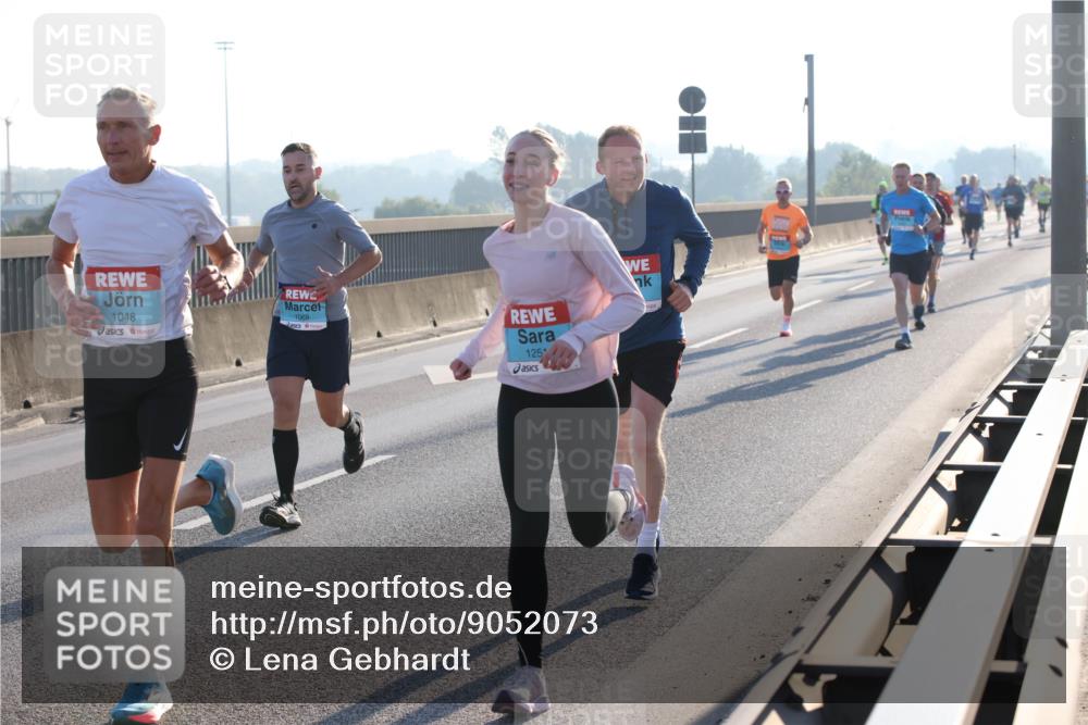 03.10.2025 - Köhlbrandbrückenlauf Lena Gebhardt http://msf.ph/oto/9052073 03.10.2025 09:15:05 Position 1 1048, 125 meine-sportfotos.de