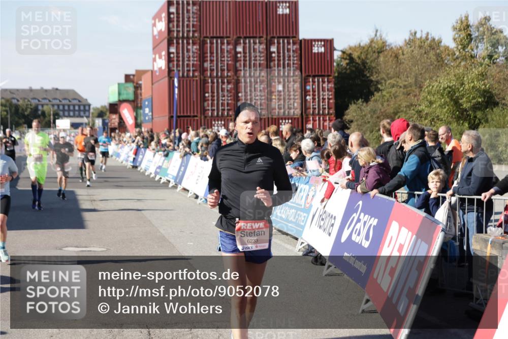 03.10.2025 - Köhlbrandbrückenlauf Jannik Wohlers http://msf.ph/oto/9052078 03.10.2025 13:08:52 Ziel 4138, 4213, 4340, 4544, 5705, 5842, 6034, 6232, 6233 meine-sportfotos.de
