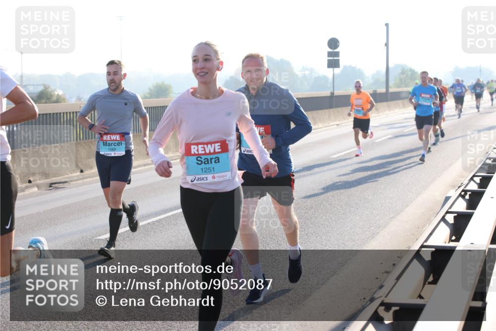 03.10.2025 - Köhlbrandbrückenlauf Lena Gebhardt http://msf.ph/oto/9052087 03.10.2025 09:15:06 Position 1 1069, 1251, 7121 meine-sportfotos.de
