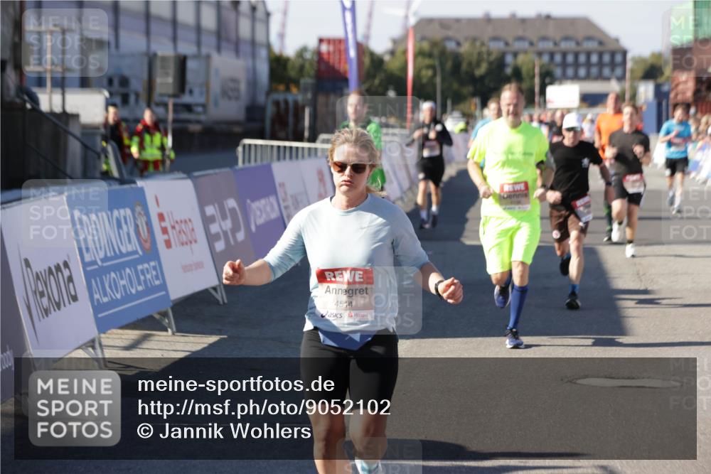 03.10.2025 - Köhlbrandbrückenlauf Jannik Wohlers http://msf.ph/oto/9052102 03.10.2025 13:08:54 Ziel 4138, 4213, 4340, 4403, 4505, 4544, 5705, 5842, 6034, 6233, 6372 meine-sportfotos.de