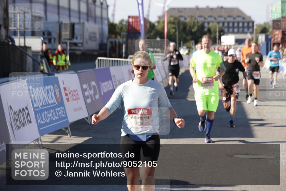 03.10.2025 - Köhlbrandbrückenlauf Jannik Wohlers http://msf.ph/oto/9052105 03.10.2025 13:08:54 Ziel 4138, 4213, 4340, 4403, 4505, 4544, 5705, 5842, 6034, 6233, 6372 meine-sportfotos.de
