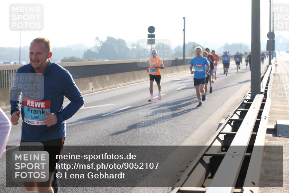 03.10.2025 - Köhlbrandbrückenlauf Lena Gebhardt http://msf.ph/oto/9052107 03.10.2025 09:15:06 Position 1 1265 meine-sportfotos.de