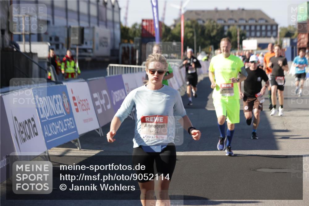 03.10.2025 - Köhlbrandbrückenlauf Jannik Wohlers http://msf.ph/oto/9052114 03.10.2025 13:08:54 Ziel 4138, 4213, 4340, 4403, 4505, 4544, 5705, 5842, 6034, 6233, 6372 meine-sportfotos.de