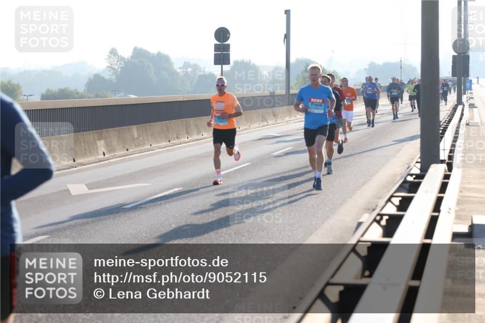 03.10.2025 - Köhlbrandbrückenlauf Lena Gebhardt http://msf.ph/oto/9052115 03.10.2025 09:15:06 Position 1  meine-sportfotos.de