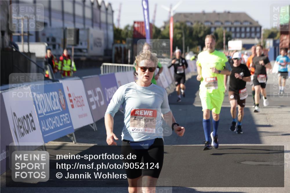 03.10.2025 - Köhlbrandbrückenlauf Jannik Wohlers http://msf.ph/oto/9052124 03.10.2025 13:08:54 Ziel 4138, 4213, 4340, 4403, 4505, 4544, 5705, 5842, 6034, 6233, 6372 meine-sportfotos.de