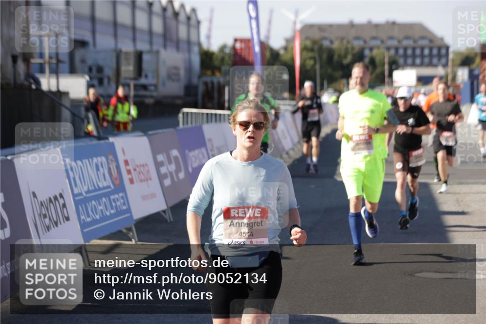 03.10.2025 - Köhlbrandbrückenlauf Jannik Wohlers http://msf.ph/oto/9052134 03.10.2025 13:08:54 Ziel 4138, 4213, 4340, 4403, 4505, 4544, 5705, 5842, 6034, 6233, 6372 meine-sportfotos.de