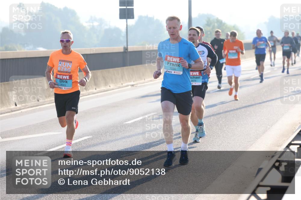 03.10.2025 - Köhlbrandbrückenlauf Lena Gebhardt http://msf.ph/oto/9052138 03.10.2025 09:15:07 Position 1 3043, 1030, 2879 meine-sportfotos.de