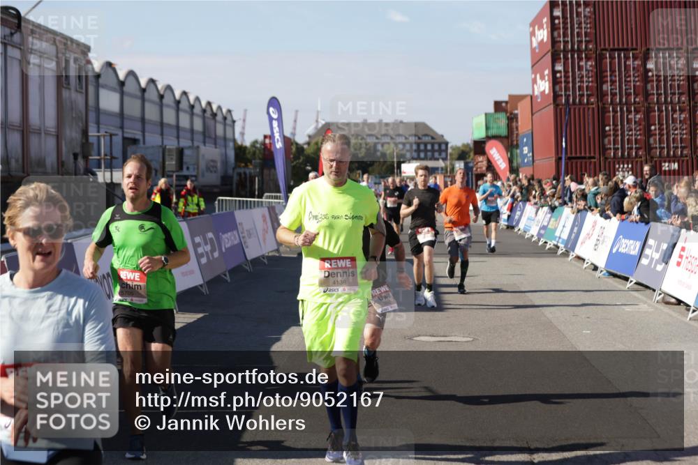 03.10.2025 - Köhlbrandbrückenlauf Jannik Wohlers http://msf.ph/oto/9052167 03.10.2025 13:08:57 Ziel 4057, 4138, 4340, 4346, 4381, 4403, 4505, 4544, 5705, 5842, 6034, 6233, 6372 meine-sportfotos.de