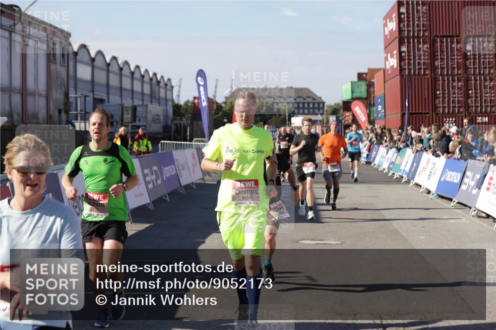 03.10.2025 - Köhlbrandbrückenlauf Jannik Wohlers http://msf.ph/oto/9052173 03.10.2025 13:08:57 Ziel 4057, 4138, 4340, 4346, 4381, 4403, 4505, 4544, 5705, 5842, 6034, 6233, 6372 meine-sportfotos.de