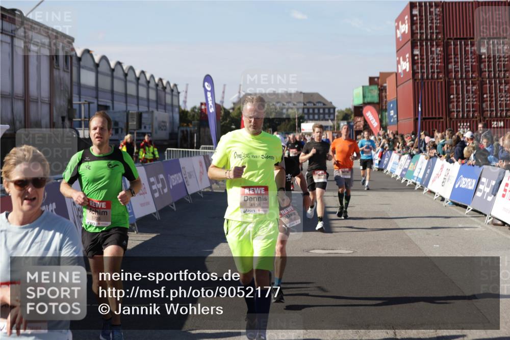 03.10.2025 - Köhlbrandbrückenlauf Jannik Wohlers http://msf.ph/oto/9052177 03.10.2025 13:08:57 Ziel 4057, 4138, 4340, 4346, 4381, 4403, 4505, 4544, 5705, 5842, 6034, 6233, 6372 meine-sportfotos.de