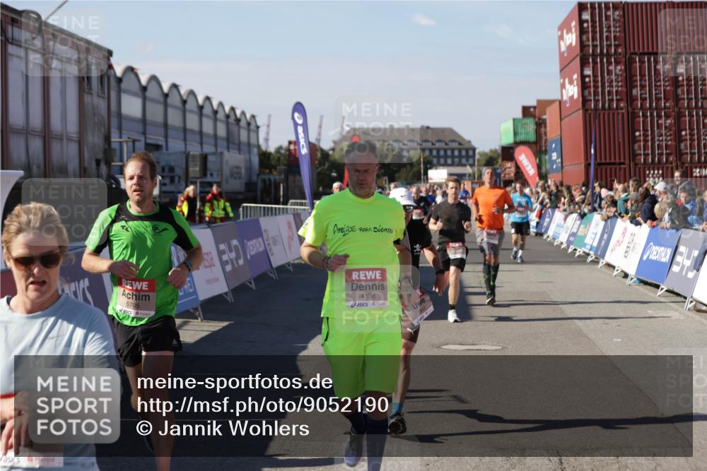 03.10.2025 - Köhlbrandbrückenlauf Jannik Wohlers http://msf.ph/oto/9052190 03.10.2025 13:08:57 Ziel 4057, 4138, 4340, 4346, 4381, 4403, 4505, 4544, 5705, 5842, 6034, 6233, 6372 meine-sportfotos.de