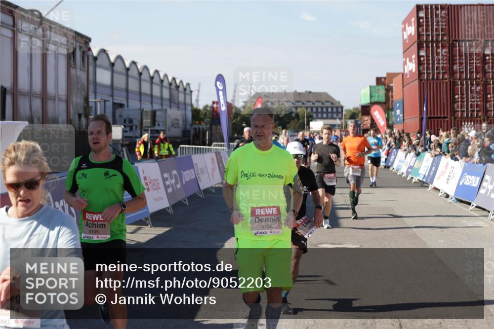03.10.2025 - Köhlbrandbrückenlauf Jannik Wohlers http://msf.ph/oto/9052203 03.10.2025 13:08:57 Ziel 4057, 4138, 4340, 4346, 4381, 4403, 4505, 4544, 5705, 5842, 6034, 6233, 6372 meine-sportfotos.de
