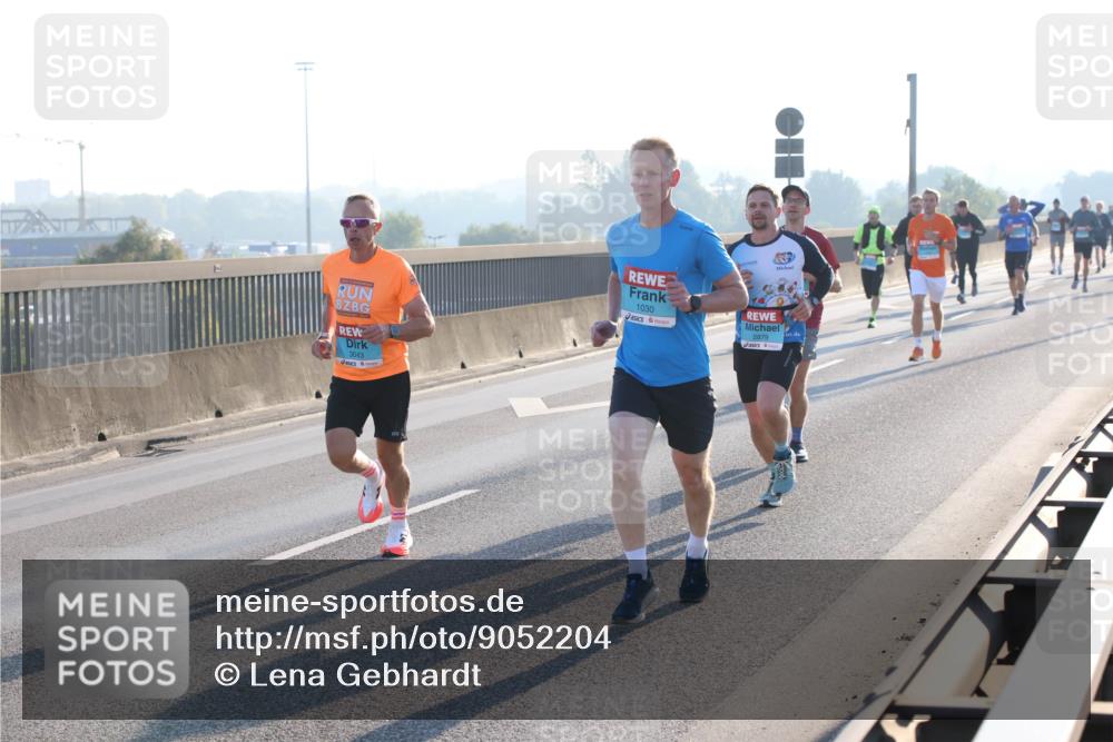 03.10.2025 - Köhlbrandbrückenlauf Lena Gebhardt http://msf.ph/oto/9052204 03.10.2025 09:15:09 Position 1 1030, 2879, 3043 meine-sportfotos.de