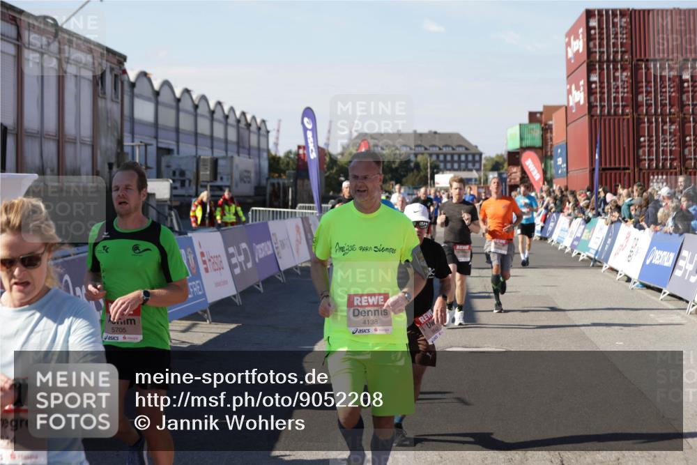03.10.2025 - Köhlbrandbrückenlauf Jannik Wohlers http://msf.ph/oto/9052208 03.10.2025 13:08:57 Ziel 4057, 4138, 4340, 4346, 4381, 4403, 4505, 4544, 5705, 5842, 6034, 6233, 6372 meine-sportfotos.de