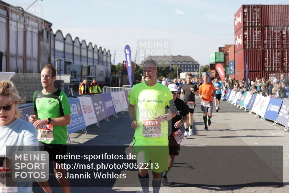 03.10.2025 - Köhlbrandbrückenlauf Jannik Wohlers http://msf.ph/oto/9052213 03.10.2025 13:08:57 Ziel 4057, 4138, 4340, 4346, 4381, 4403, 4505, 4544, 5705, 5842, 6034, 6233, 6372 meine-sportfotos.de