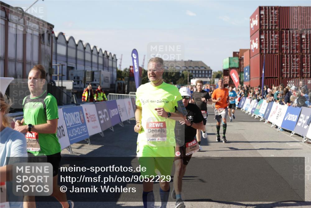 03.10.2025 - Köhlbrandbrückenlauf Jannik Wohlers http://msf.ph/oto/9052229 03.10.2025 13:08:57 Ziel 4057, 4138, 4340, 4346, 4381, 4403, 4505, 4544, 5705, 5842, 6034, 6233, 6372 meine-sportfotos.de