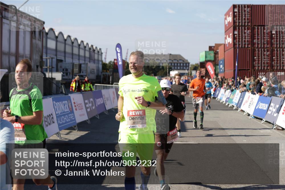 03.10.2025 - Köhlbrandbrückenlauf Jannik Wohlers http://msf.ph/oto/9052232 03.10.2025 13:08:57 Ziel 4057, 4138, 4340, 4346, 4381, 4403, 4505, 4544, 5705, 5842, 6034, 6233, 6372 meine-sportfotos.de