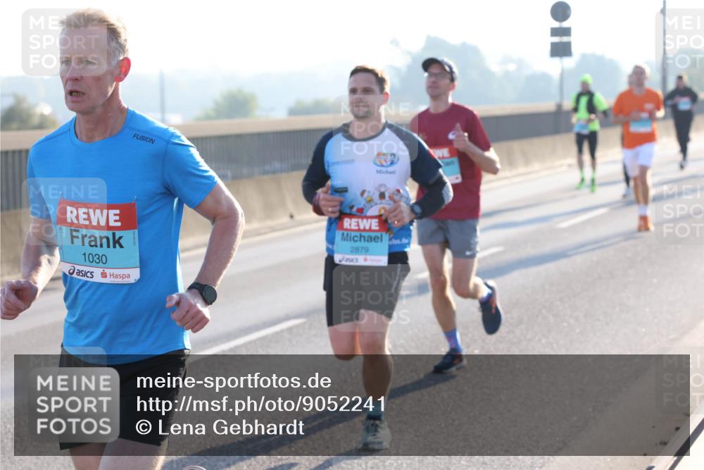 03.10.2025 - Köhlbrandbrückenlauf Lena Gebhardt http://msf.ph/oto/9052241 03.10.2025 09:15:10 Position 1 1030, 2879 meine-sportfotos.de