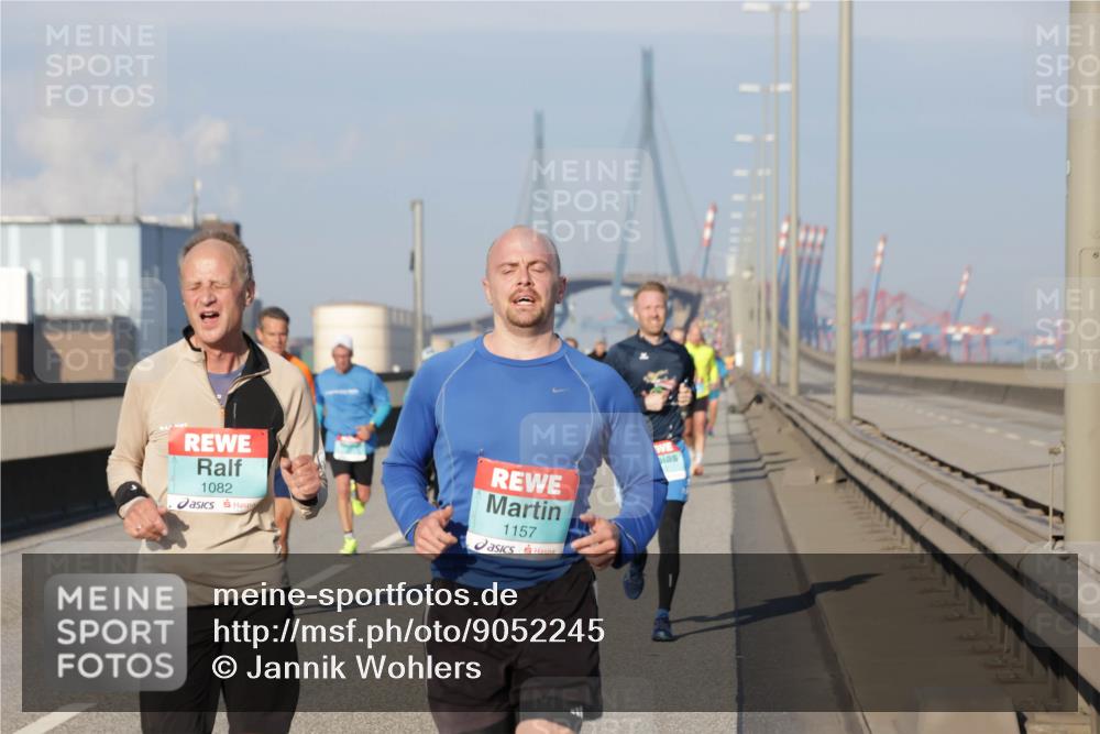 03.10.2025 - Köhlbrandbrückenlauf Jannik Wohlers http://msf.ph/oto/9052245 03.10.2025 09:46:43 Position 3 1082, 1157 meine-sportfotos.de