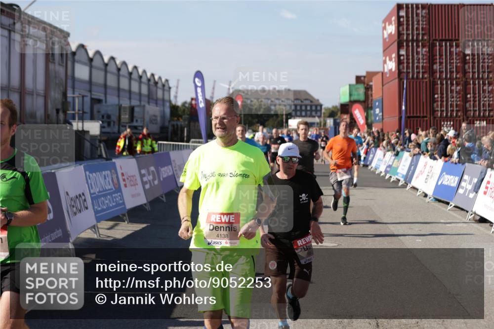03.10.2025 - Köhlbrandbrückenlauf Jannik Wohlers http://msf.ph/oto/9052253 03.10.2025 13:08:57 Ziel 4057, 4138, 4340, 4346, 4381, 4403, 4505, 4544, 5705, 5842, 6034, 6233, 6372 meine-sportfotos.de