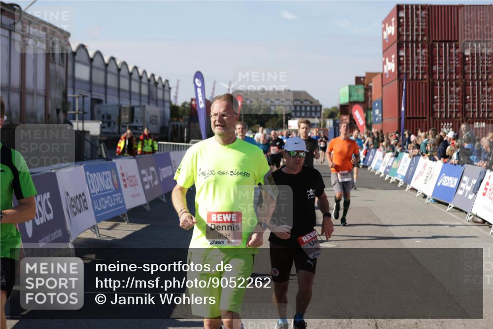 03.10.2025 - Köhlbrandbrückenlauf Jannik Wohlers http://msf.ph/oto/9052262 03.10.2025 13:08:57 Ziel 4057, 4138, 4340, 4346, 4381, 4403, 4505, 4544, 5705, 5842, 6034, 6233, 6372 meine-sportfotos.de