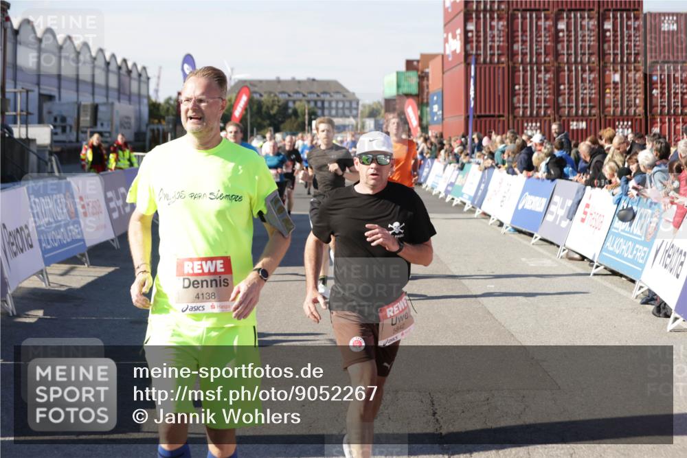 03.10.2025 - Köhlbrandbrückenlauf Jannik Wohlers http://msf.ph/oto/9052267 03.10.2025 13:08:58 Ziel 4057, 4138, 4197, 4340, 4346, 4381, 4403, 4505, 4544, 5705, 5842, 6034, 6233, 6372 meine-sportfotos.de