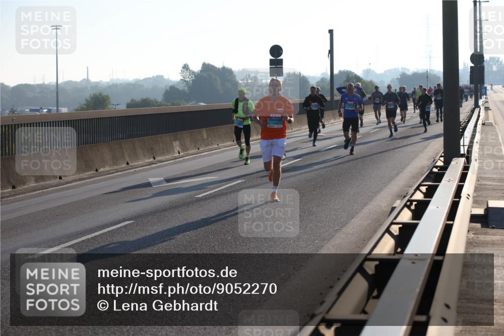03.10.2025 - Köhlbrandbrückenlauf Lena Gebhardt http://msf.ph/oto/9052270 03.10.2025 09:15:11 Position 1  meine-sportfotos.de