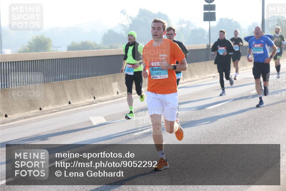 03.10.2025 - Köhlbrandbrückenlauf Lena Gebhardt http://msf.ph/oto/9052292 03.10.2025 09:15:12 Position 1 1423 meine-sportfotos.de
