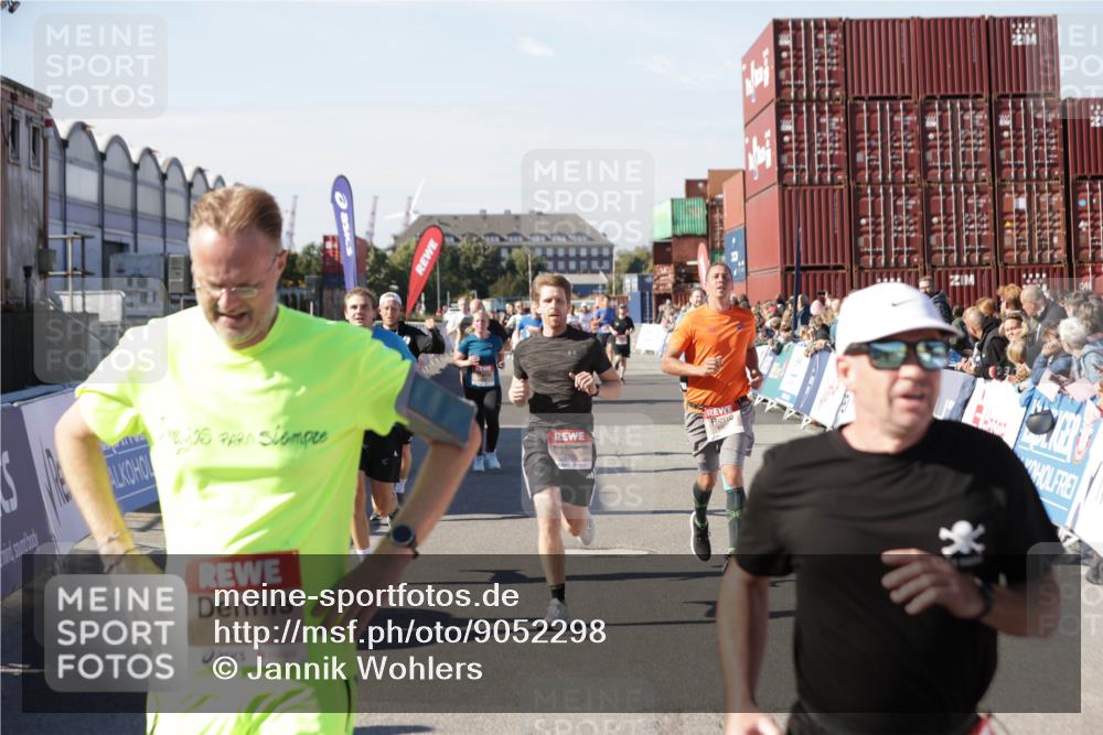 03.10.2025 - Köhlbrandbrückenlauf Jannik Wohlers http://msf.ph/oto/9052298 03.10.2025 13:08:59 Ziel 4057, 4138, 4197, 4340, 4346, 4381, 4403, 4505, 4544, 5705, 5842, 6233, 6372 meine-sportfotos.de
