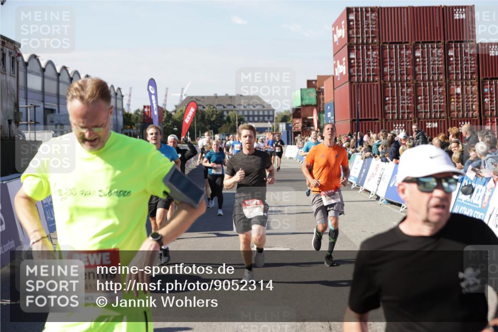 03.10.2025 - Köhlbrandbrückenlauf Jannik Wohlers http://msf.ph/oto/9052314 03.10.2025 13:08:59 Ziel 4057, 4138, 4197, 4340, 4346, 4381, 4403, 4505, 4544, 5705, 5842, 6233, 6372 meine-sportfotos.de