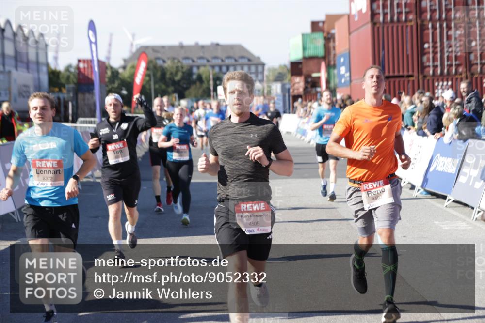 03.10.2025 - Köhlbrandbrückenlauf Jannik Wohlers http://msf.ph/oto/9052332 03.10.2025 13:08:59 Ziel 4057, 4138, 4197, 4340, 4346, 4381, 4403, 4505, 4544, 5705, 5842, 6233, 6372 meine-sportfotos.de