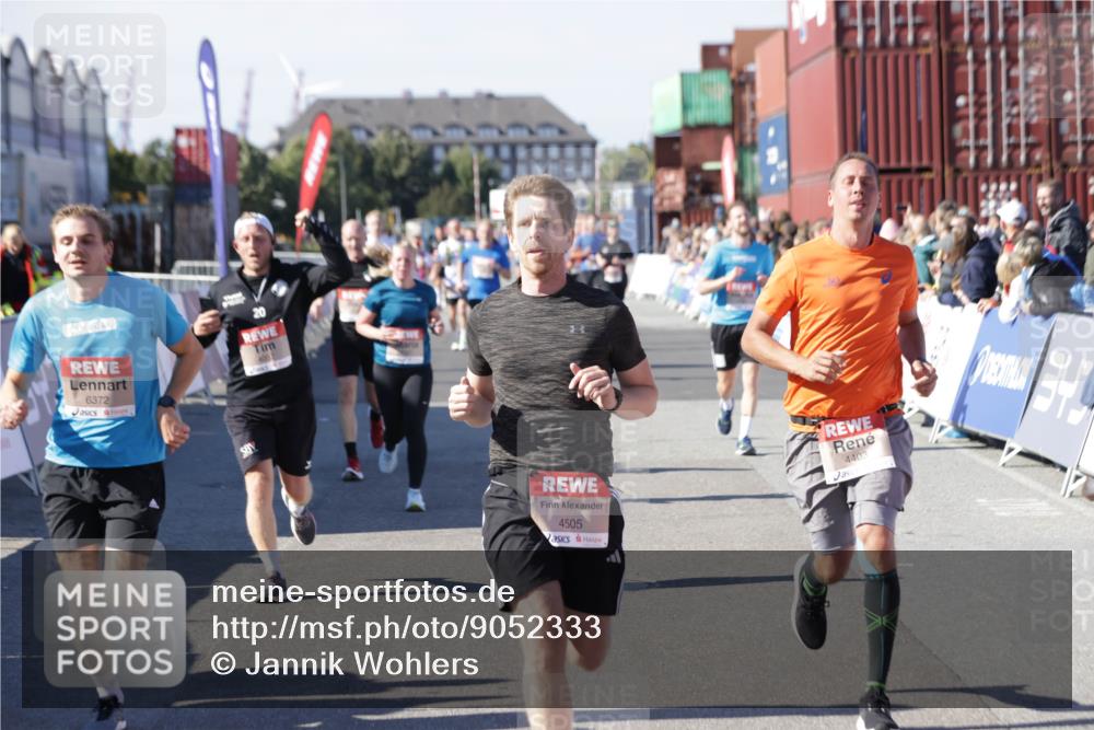 03.10.2025 - Köhlbrandbrückenlauf Jannik Wohlers http://msf.ph/oto/9052333 03.10.2025 13:08:59 Ziel 4057, 4138, 4197, 4340, 4346, 4381, 4403, 4505, 4544, 5705, 5842, 6233, 6372 meine-sportfotos.de