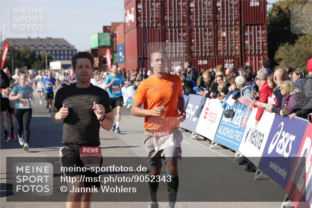 03.10.2025 - Köhlbrandbrückenlauf Jannik Wohlers http://msf.ph/oto/9052343 03.10.2025 13:09:00 Ziel 4057, 4138, 4197, 4346, 4381, 4403, 4505, 4544, 5705, 5842, 6233, 6372 meine-sportfotos.de