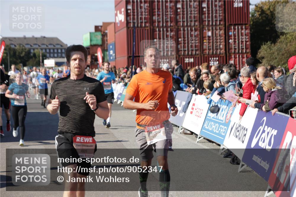 03.10.2025 - Köhlbrandbrückenlauf Jannik Wohlers http://msf.ph/oto/9052347 03.10.2025 13:09:00 Ziel 4057, 4138, 4197, 4346, 4381, 4403, 4505, 4544, 5705, 5842, 6233, 6372 meine-sportfotos.de
