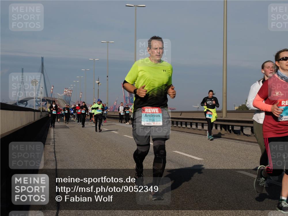 03.10.2025 - Köhlbrandbrückenlauf Fabian Wolf http://msf.ph/oto/9052349 03.10.2025 10:02:04 Position 3 1995, 38 meine-sportfotos.de