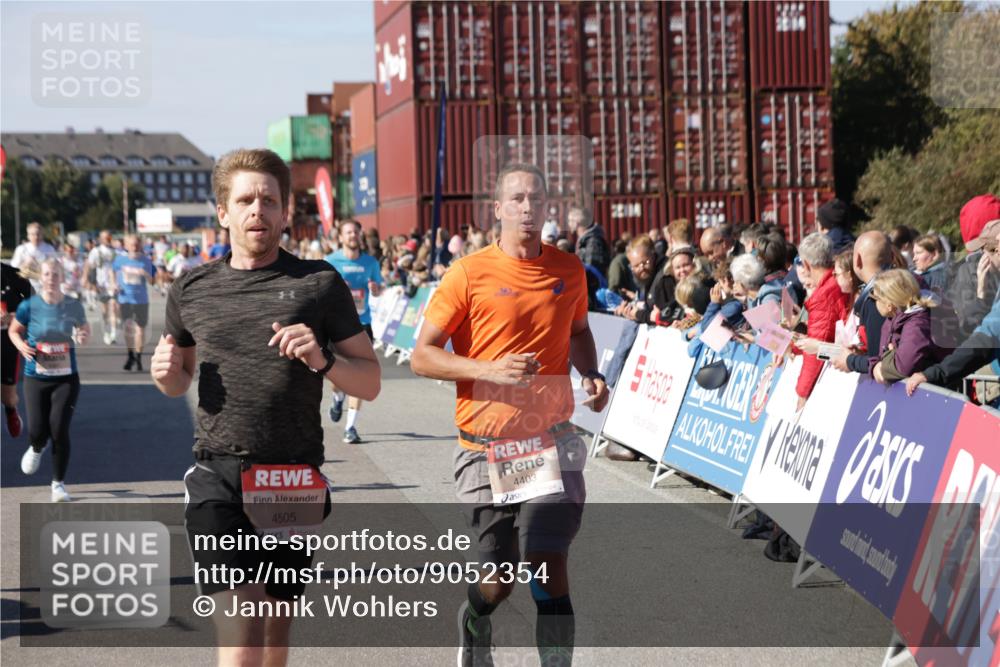 03.10.2025 - Köhlbrandbrückenlauf Jannik Wohlers http://msf.ph/oto/9052354 03.10.2025 13:09:00 Ziel 4057, 4138, 4197, 4346, 4381, 4403, 4505, 4544, 5705, 5842, 6233, 6372 meine-sportfotos.de