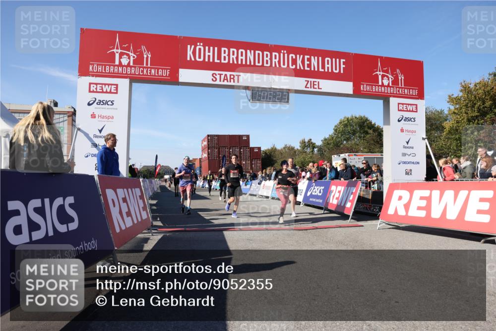 03.10.2025 - Köhlbrandbrückenlauf Lena Gebhardt http://msf.ph/oto/9052355 03.10.2025 13:06:24 Ziel 4124, 4396, 4550, 4658, 4659, 5563, 5641, 5970, 6193, 6850 meine-sportfotos.de