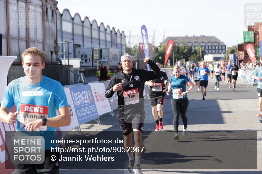 03.10.2025 - Köhlbrandbrückenlauf Jannik Wohlers http://msf.ph/oto/9052367 03.10.2025 13:09:01 Ziel 4057, 4138, 4197, 4346, 4381, 4403, 4505, 4544, 5705, 5842, 5953, 6233, 6372, 6630 meine-sportfotos.de