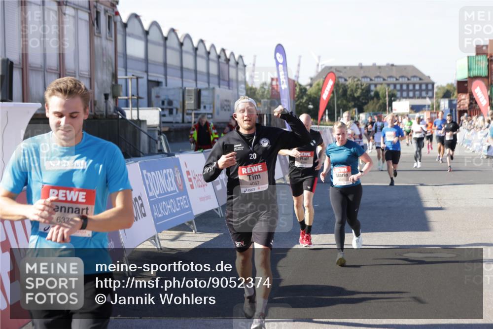 03.10.2025 - Köhlbrandbrückenlauf Jannik Wohlers http://msf.ph/oto/9052374 03.10.2025 13:09:01 Ziel 4057, 4138, 4197, 4346, 4381, 4403, 4505, 4544, 5705, 5842, 5953, 6233, 6372, 6630 meine-sportfotos.de