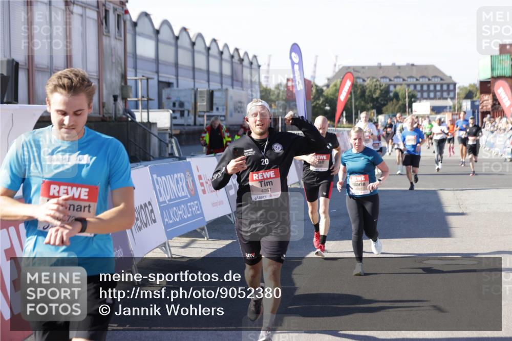 03.10.2025 - Köhlbrandbrückenlauf Jannik Wohlers http://msf.ph/oto/9052380 03.10.2025 13:09:01 Ziel 4057, 4138, 4197, 4346, 4381, 4403, 4505, 4544, 5705, 5842, 5953, 6233, 6372, 6630 meine-sportfotos.de